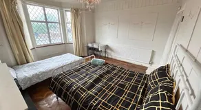 Double Bedroom Near Heathrow Airport & London - Image 5