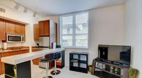 One bedroom in amazing condoBeach pass included! - Image 3