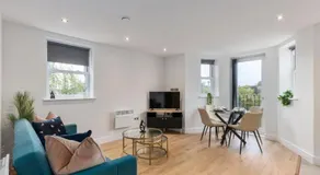 Luxury 2-Bedroom Apartment, Leatherhead, Sleeps 4 - Image 4