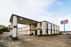 SureStay by Best Western Channelview - Image 2