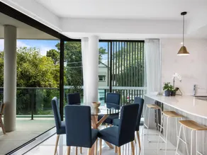 Spacious and Superb 3-bed Apartment - Image 4