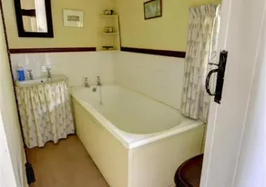 Thatch Cottage - Image 1