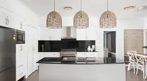 Coast and Country Estate - 15m Heated Pool and Minutes to Beach - Image 3