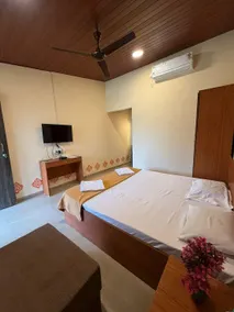 VRISA Mountain Retreat - Image 3