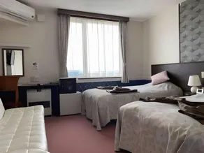 Petit Hotel Blanc Fleur - Image 2