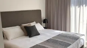 Risdon Brook Hotel - Image 2