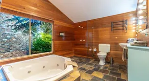 Grey Gum Lodge - Image 2