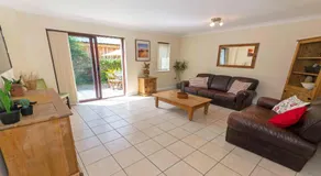 Oysters Sleeps 6 Modern Villa Dog Friendly - Image 2