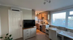 Beach Chalet - 2 Bedrooms - 4 Guests - Parking - Image 2