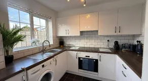 Newbury House Long Stays Free Parking and Wifi - Image 2