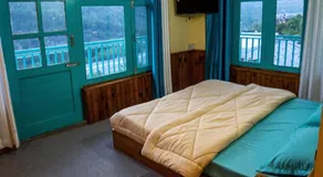 Wander Nest Manali Luxurious rooms with mountain and river view - Image 5