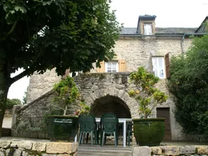 Rustic Holiday Home in Saint-Geniez-d'Olt with a Garden - Image 4