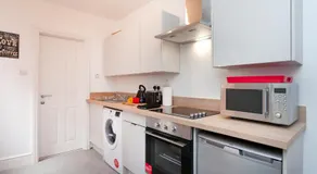 Clarendon - Image 5