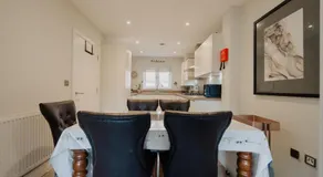 3 Bed House Business Sleeps 5 Location Wifi - Image 4