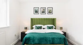 The Birmingham Estate Collective by Prime Stays - Contractor & Group Stays - Secure Parking - Image 2