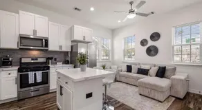 Modern and Serene Oasis Mins from Downtown Houston - Image 2