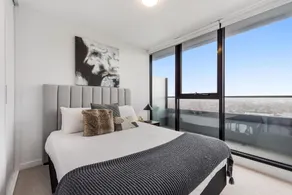 Chic 1-bed With City Views, Parking, Gym & Pool - Image 2