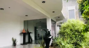 Senanayaka Holiday Inn - Image 4