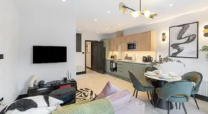 Unwind in Style 2BR with Cozy Backyard for Groups - Image 2