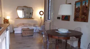 Minimal Chic House Parking and Private garden - Image 4