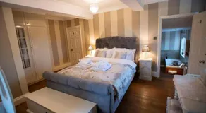 Burtree Country House, Tipi's, Treehouse & Lodge & house rooms with hot tubs in a private garden - Image 2