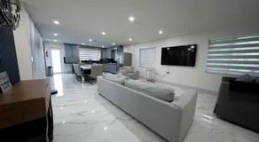 New! Upscale Modern waterfront apartment 3BR 3BA - Image 4