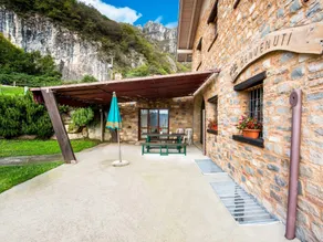 In a green and relaxing atmosphere, with pool and stunning lake view. - Image 2