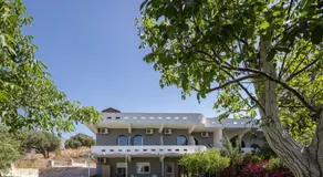 Green View Studios & Apartments - Image 4