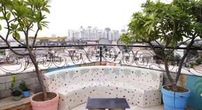 Aura Homestay Royal Villa - Image 3