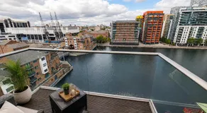 Deluxe Two Bedroom Canary Wharf Apartment - Image 4