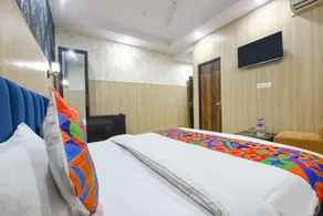 FabHotel Crown Residency- Near Lakhani Armaan Metro Station - Image 2
