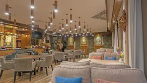 Yading Zhaxi Kongshu Tibetan Culture Theme Hotel - Image 4