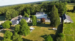 EMPLACEMENT BUCOLIQUE DE CAMPING dans le parc du château - Attention tente, matériels et électricité non fournis - Image 5