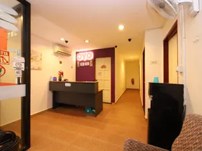 OYO 984 Kings Hotel - Image 2