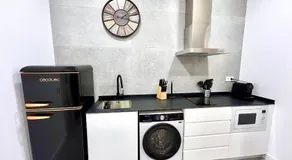 Convenient, Charming Apartment 15 Mins from City Center - Image 4