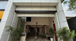 Hotel Ashoka Inn - Image 1