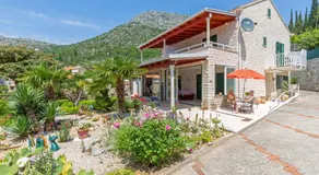 Sunny House Free Parking - Image 5