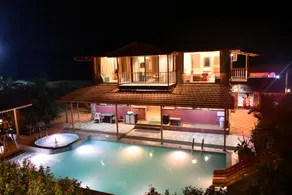 Anchor Beach Resort - Image 2