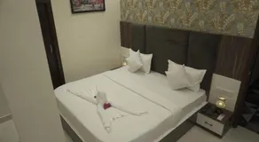 Hotel Decent - Image 2