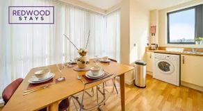 2 Bed 2 Bath Basingstoke Town Center Apartment for Contractors & Families, FREE Parking & WiFi by FIROZ PROPERTY MANAGEMENT - Image 5