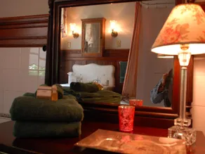 Circular Manor Bed and Breakfast - Image 4