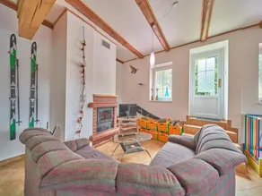 Spacious Mountain Retreat - Image 2