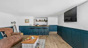 Coombe Bank - Seaboard spirit, contemporary chic with parking close to beach - Image 2
