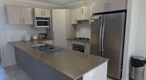 Spacious Entire 4Bedroom House in Gladstone 1 to 8 People can Stay - Image 3