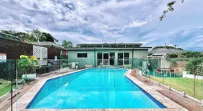 Spacious 4 Bedroom Home with Swimming Pool and Free Parking - Image 3