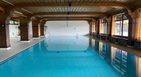 Relax-Apartments - Indoor-Pool - Sauna - Küche - kostenlos Parken - Balkon - teilweise Massagesessel - 85 Zoll Smart-TV - Image 2