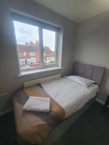 Stylish 3 bed - Image 2