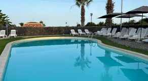 Maison avec jardin, barbecue et piscine - Image 2