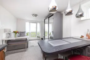 JOIVY Elegant Flat with Balcony - Image 4