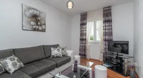Voll ausgestattetes charmantes Apartment mit Terrasse, Pool und Garten | Strand in der Nähe - Image 2